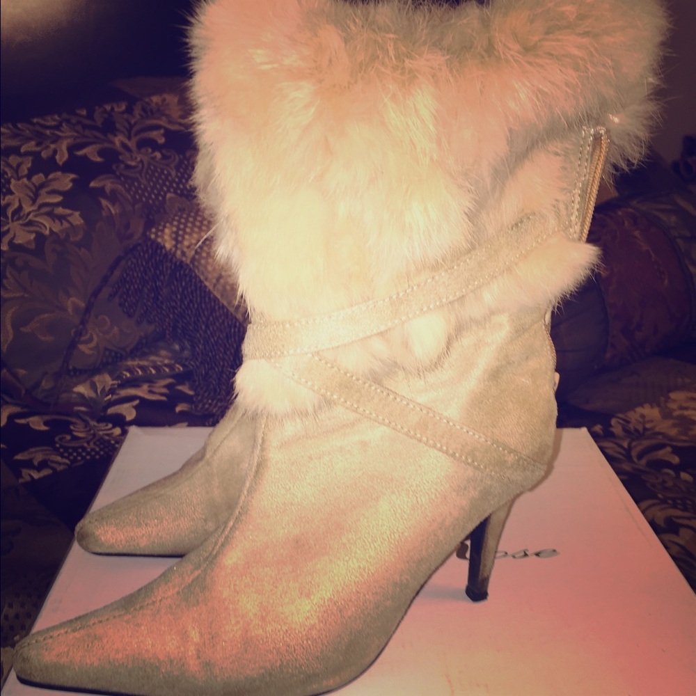 Women’s Faux-Fur Trim Ankle Booties in Cream